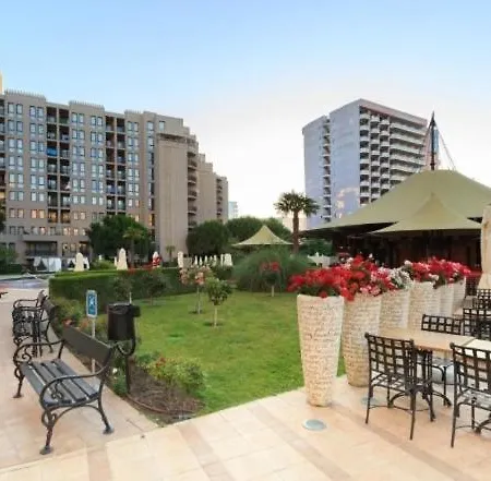 Luxury Beachfront Apartment At Barcelo Royal Beach شقة